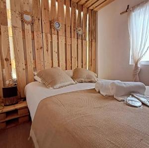 a bedroom with two beds and a wooden wall at Casa do Tempo Espinhoso in Vinhais