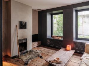 a living room with a fireplace and a couch at Wabi Guesthouse in Ghent
