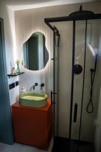 a bathroom with a sink and a shower with a mirror at Stodoła Nad Dadajem in Kojtryny +22 photos