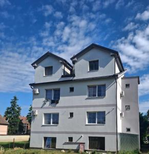 a white building with a gambrel roof at EasyHedonist in Stara Pazova