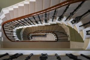 a staircase with a mirror in a room at The Townhouse, Leith in Edinburgh