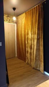 a curtain in a room with a wooden floor at L'Avant-Première Chic 40m2 with Parking in Évreux