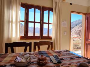 a dining room table with a view of a mountain at El Refugio Departamentos in Iruya