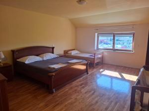 a bedroom with two beds and a window at Apartman Tomislav in Tomislavgrad
