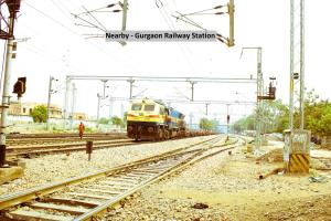 a train is coming down the tracks at Capital O Esscon House Near Payal Cinema in Gurgaon