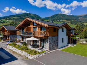 a home in the mountains with a parking lot at Tauernlodge Carpe Diem in Niedernsill