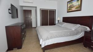 Giường trong phòng chung tại The Palms Jaco +26 ảnh