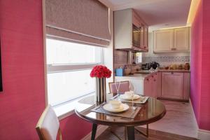 A cozinha ou kitchenette de Hotel Madera Hollywood