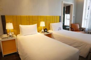Uma cama ou camas num quarto em Hotel Madera Hollywood