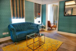 Uma área de estar em Hotel Madera Hollywood