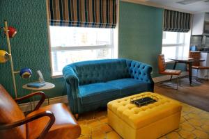 Uma área de estar em Hotel Madera Hollywood