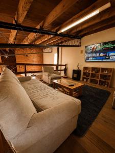 a living room with a couch and a table at El Refugio de la Trochita in Esquel