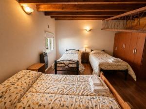 a room with two beds in a room at El Refugio de la Trochita in Esquel