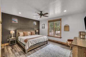 a bedroom with a bed and a ceiling fan at East Zion Trails Retreat-Hot tub, Resort Amenities, Exceptional in Orderville