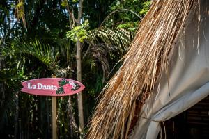 a sign that says la dana next to a plant at Tribu Hostal in El Paredón Buena Vista