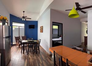 a kitchen and dining room with a table and a refrigerator at Casa Pacífico Esterillos in Esterillos