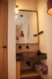 a bathroom with a sink and a mirror at Ciruelo Tuyo in La Paz