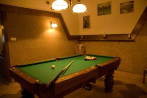 Biliár nebo kulečník v ubytování Hotel Karkonosze