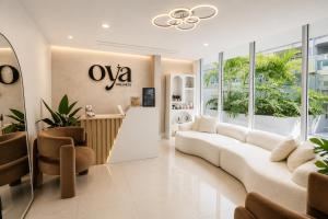 a lobby with a white couch and a salon at Habitat Residence in Miami +9 photos