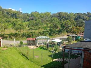 an aerial view of a garden with a tennis court at Apartaestudio Queremal in Papagalleros