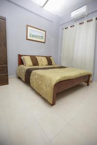 Postel nebo postele na pokoji v ubytování Putra Harmoni Putrajaya (Tiny Suite, 3 AC Bedrooms, 1 Bath, WiFi, Ground Floor) by MRK + 9 fotografií