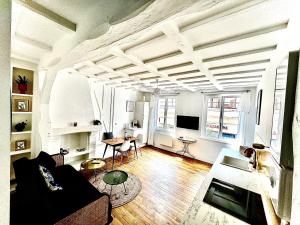 a living room with a couch and a table at Le 101 - Les Locations ISAHORA in Eu