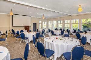 a conference room with tables and chairs and a projection screen at Manoir Des Sables, an Ascend Collection Hotel in Magog-Orford +117 photos