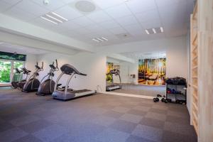 a gym with treadmills and ellipticals in a room at Severin Kursuscenter og Konferencehotel in Middelfart