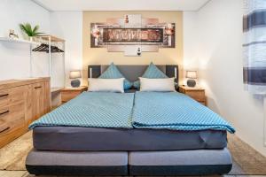 a bedroom with a blue bed in a room at Kastanie in Selb