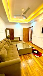 a living room with a couch and a ceiling at The Mountain Vault in Barog