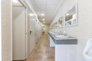 a bathroom with three sinks and two mirrors at Móvil Home Grande in Alós de Balaguer +40 photos