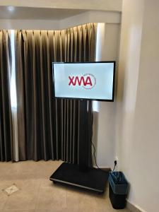 a tv with the wii logo on it in a room at Hotel O Hilltowne in Kampong Kawak +22 photos