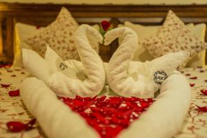 Rúm í herbergi á Traditional Comfort Boutique Hotel