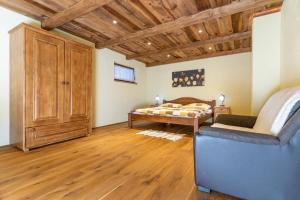 a bedroom with a bed and a wooden ceiling at Chalet Vancouver in Donovaly
