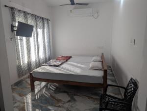 a small bed in a room with a window at Riverside Bliss Villa in Kallar-Bridge