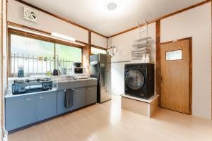 a kitchen with a washing machine and a stove at Azure Kawatana in Mitsugoe
