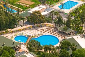 Bazén v ubytování Club Sidelya Hotel nebo v jeho okolí