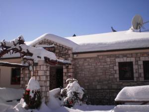 Archontopetra Boutique Hotel v zime