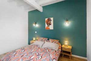 a bedroom with a bed and a blue wall at Maison Mendi Borda Pays Basque in Larribar-Sorhapuru