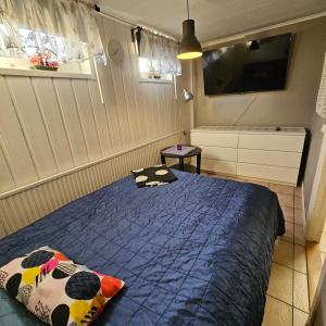 a bedroom with a bed and a bath tub at Centrala Tanumshede in Tanumshede