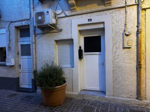 a building with a door and a plant in front of it at Aprile in Palavas-les-Flots +3 photos