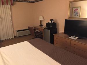 Ein Bett oder Betten in einem Zimmer der Unterkunft Americas Best Value Inn & Suites-Boise