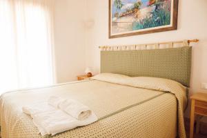 เตียงในห้องที่ Villa Myrtos - 300mt dal mare