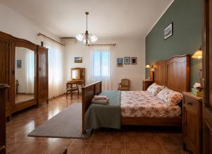 a bedroom with a bed and a table in it at Ca'Mia - Rooms in Porto Tolle