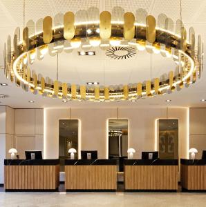 a large chandelier in the lobby of a hotel at Meliá Avenida América in Madrid +80 photos