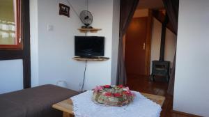 a cake on a table in a room with a tv at Country House Na Malenom brijegu in Bjelovar