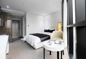 Postel nebo postele na pokoji v ubytování Eins Hotel