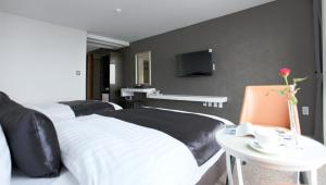 Postel nebo postele na pokoji v ubytování Eins Hotel