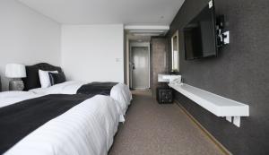 Postel nebo postele na pokoji v ubytování Eins Hotel
