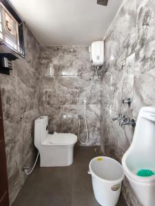 a bathroom with a toilet and a sink at Hotel 7 dreamers in Vākalapūdi